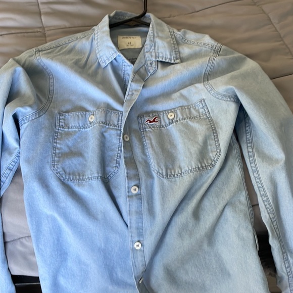 Hollister button up top - Picture 6 of 6